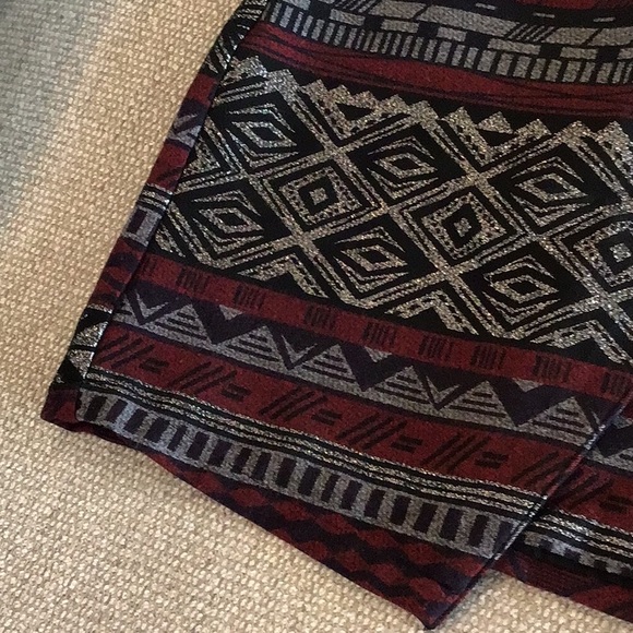 Express back zip, side tie skirt, size 6 - Picture 5 of 10